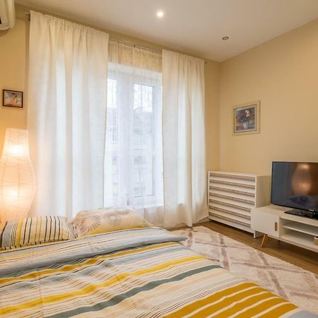 Modern 2 Bedroom Apartment Next To Vitosha Str. Sofia Exteriör bild