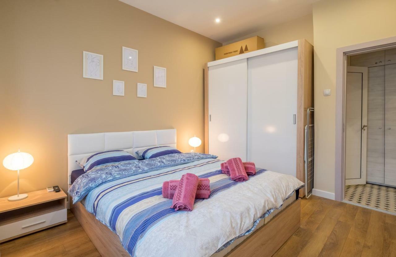 Modern 2 Bedroom Apartment Next To Vitosha Str. Sofia Exteriör bild