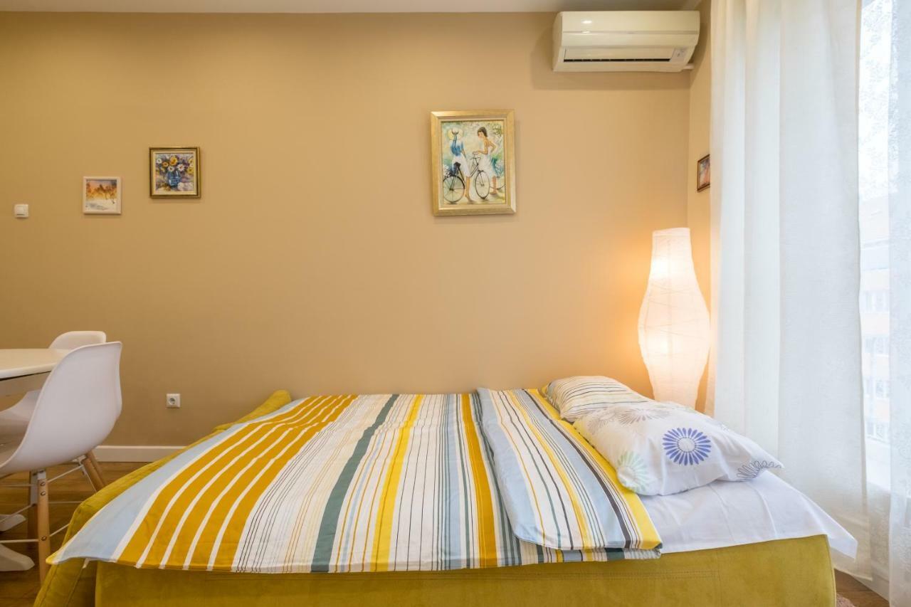 Modern 2 Bedroom Apartment Next To Vitosha Str. Sofia Exteriör bild