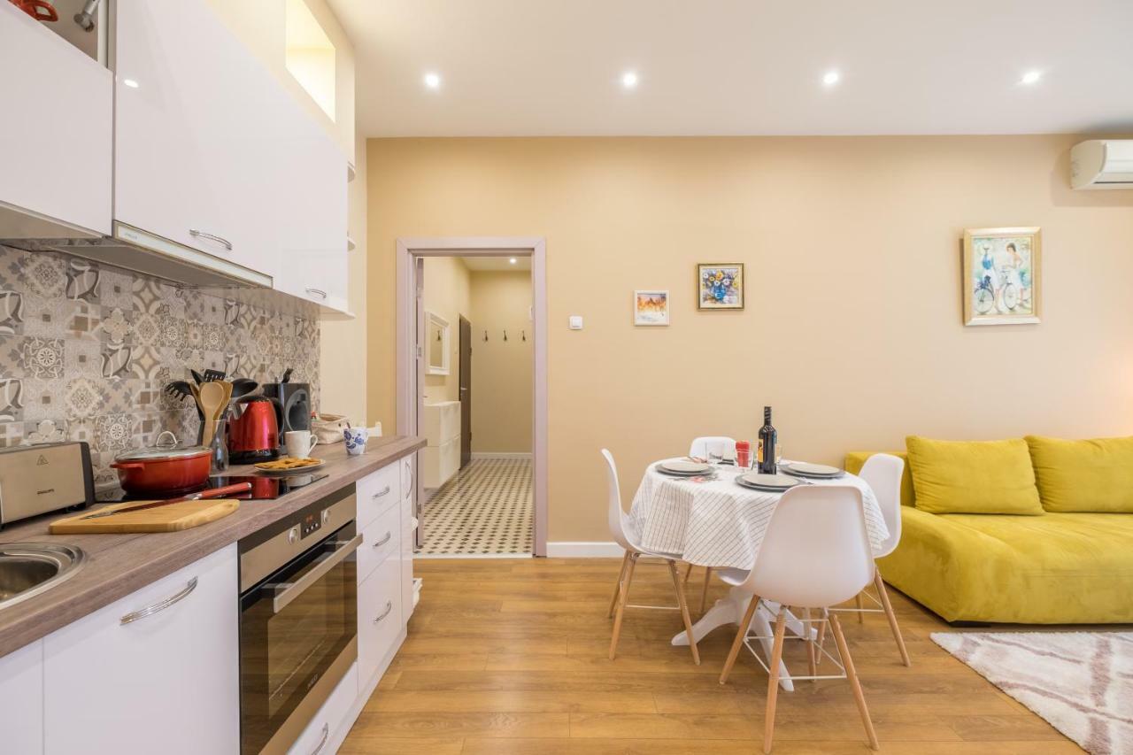 Modern 2 Bedroom Apartment Next To Vitosha Str. Sofia Exteriör bild