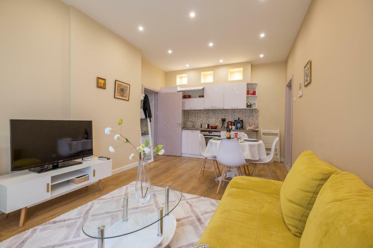 Modern 2 Bedroom Apartment Next To Vitosha Str. Sofia Exteriör bild