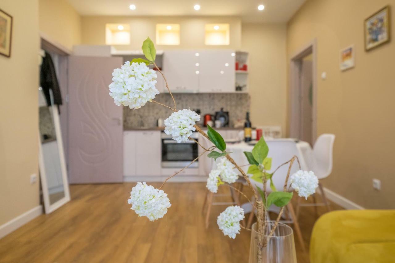 Modern 2 Bedroom Apartment Next To Vitosha Str. Sofia Exteriör bild