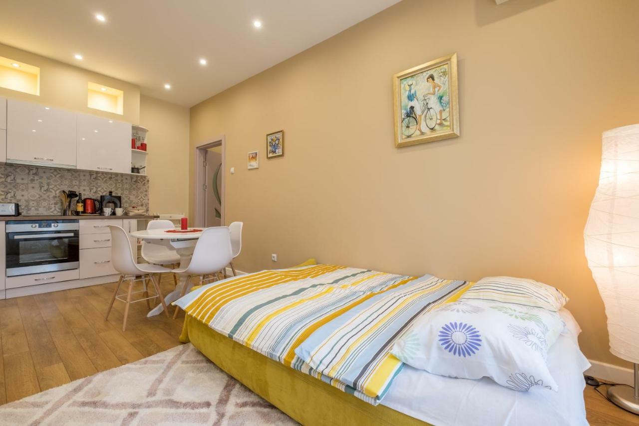 Modern 2 Bedroom Apartment Next To Vitosha Str. Sofia Exteriör bild