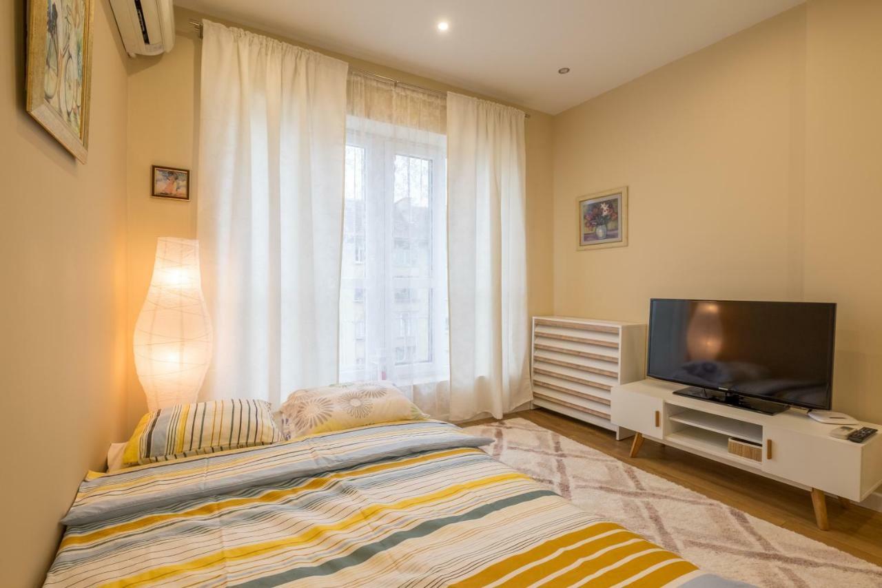 Modern 2 Bedroom Apartment Next To Vitosha Str. Sofia Exteriör bild