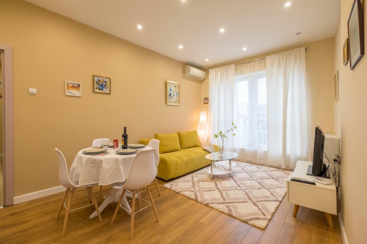 Modern 2 Bedroom Apartment Next To Vitosha Str. Sofia Exteriör bild
