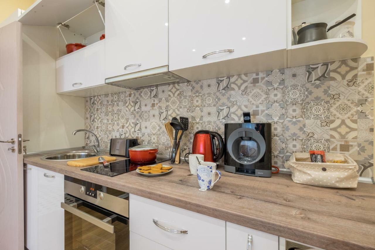 Modern 2 Bedroom Apartment Next To Vitosha Str. Sofia Exteriör bild