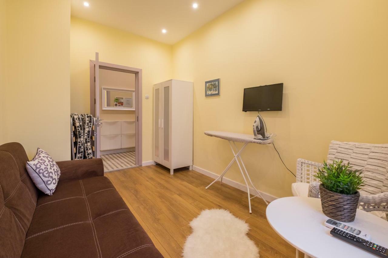 Modern 2 Bedroom Apartment Next To Vitosha Str. Sofia Exteriör bild