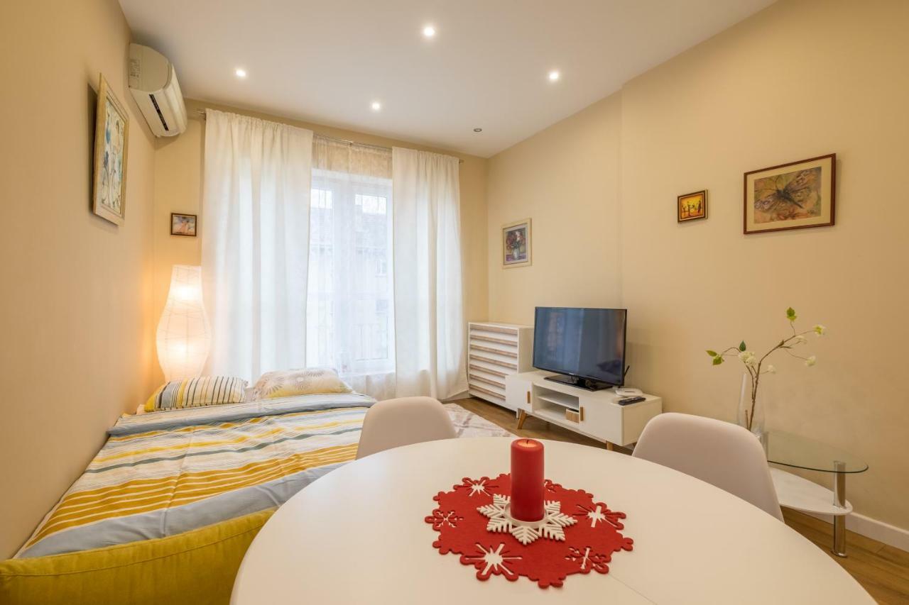 Modern 2 Bedroom Apartment Next To Vitosha Str. Sofia Exteriör bild